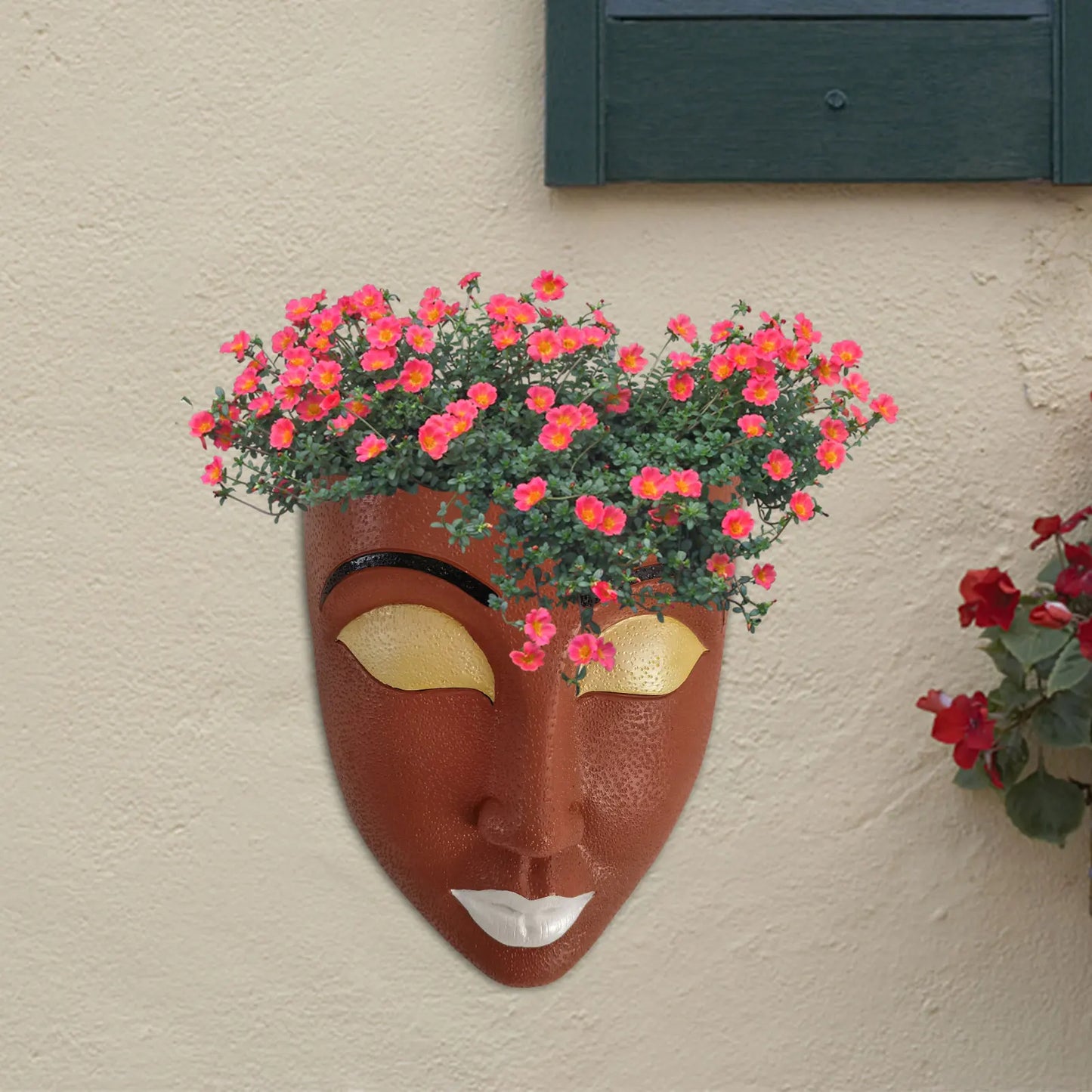 Face Mounted Pot